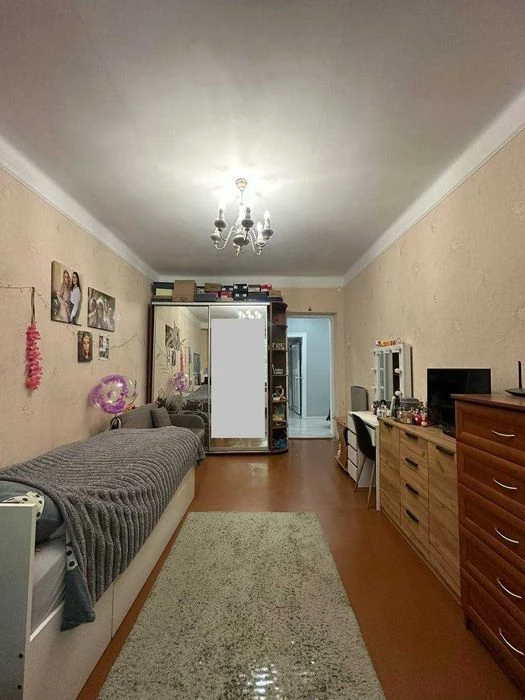 Продам 2к.квартиру, сталинка, ремонт , на Фабрично-Заводской