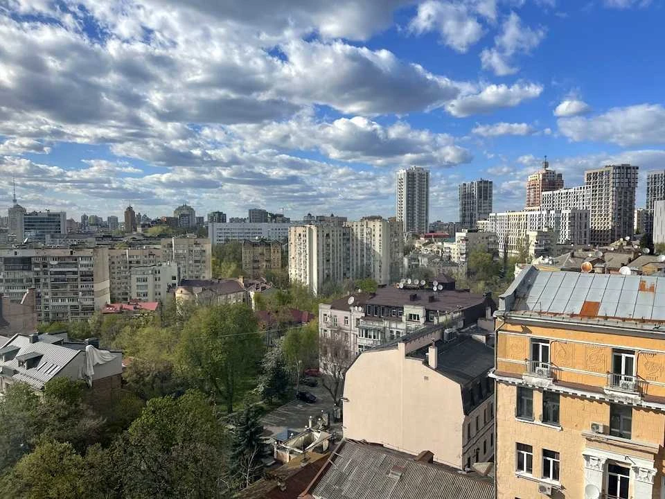 Квартира. Київ, Богдана Хмельницького вул.