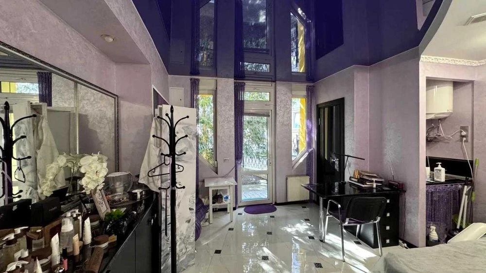 2 поверховий будинок з ремонтом і власною земельною ділянкою
