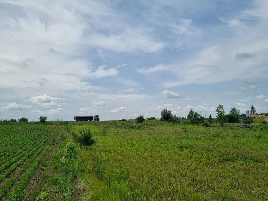 Продам фасадну ділянку 1га по трасі Київ-Чоп 60 000$