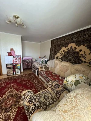 Затишна 1к цегла, не кутова.Меблі залишаються. Мін. оформ. 4