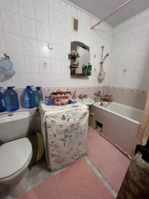 Затишна 1к цегла, не кутова.Меблі залишаються. Мін. оформ. 4