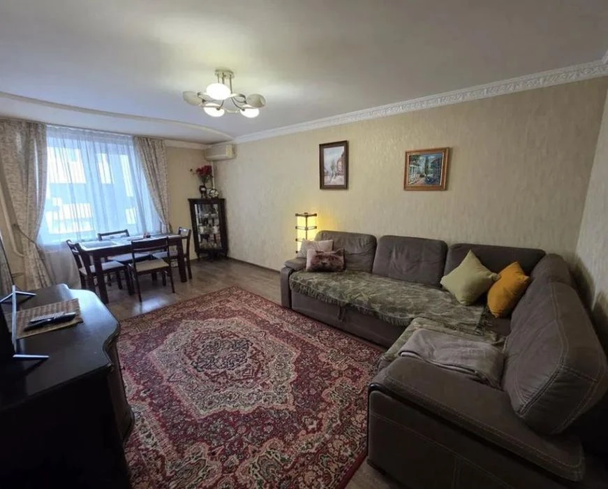 Продам 3-комн квартиру в районе Комсомольская ул.
