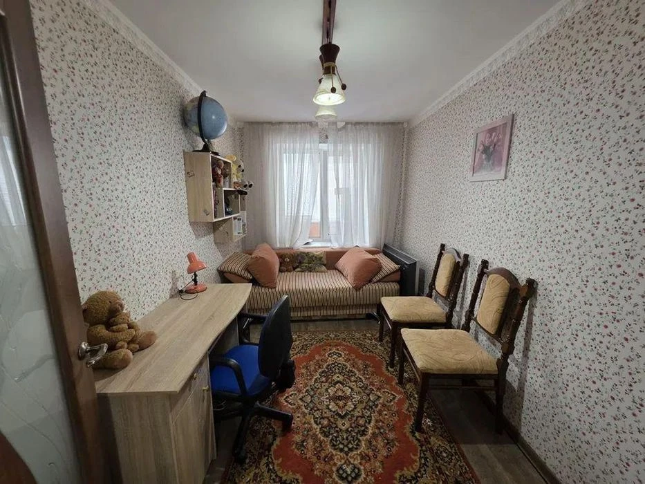 Продам 3-комн квартиру в районе Комсомольская ул.