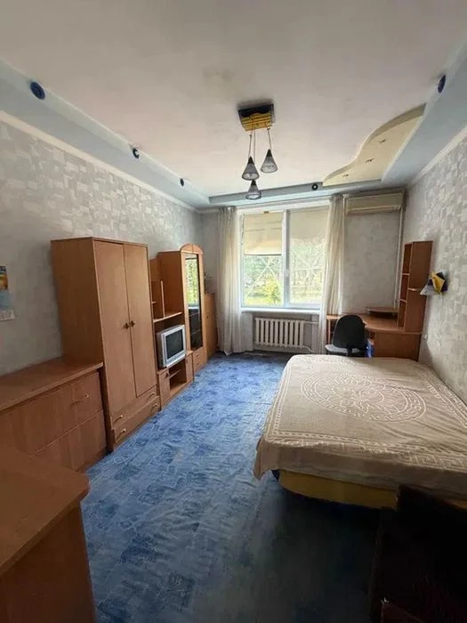 Продам 4-комн квартиру в районе Октябрьская пл.