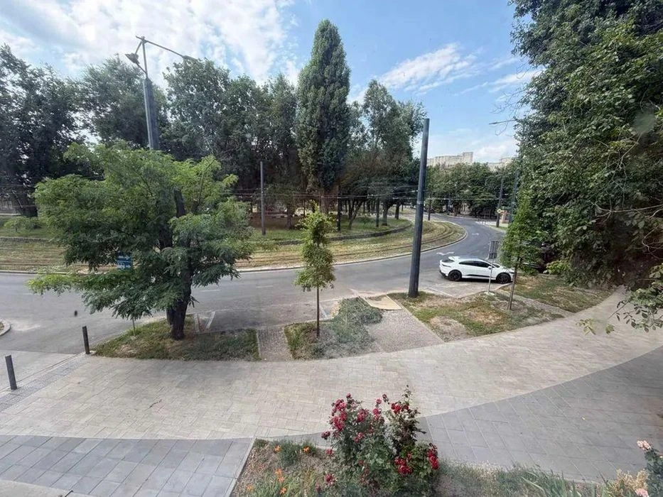 Продам 4-комн квартиру в районе Октябрьская пл.
