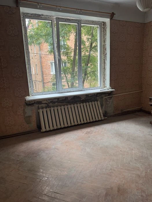 Продам 3х ком квартиру( можно под офис)  в центре, ул. Сумск