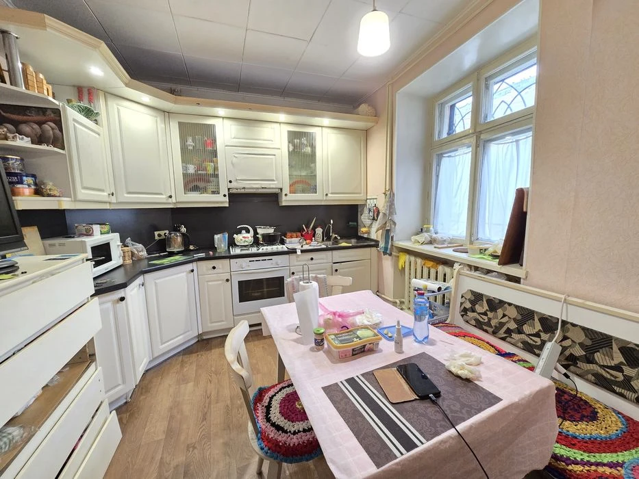 Продам 3-х комнатную квартиру в Центре.