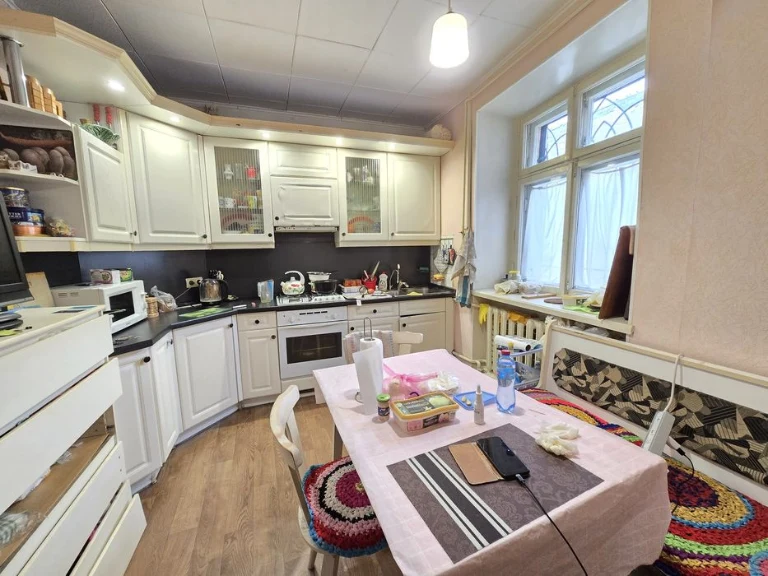 Продам 3-х комнатную квартиру в Центре.