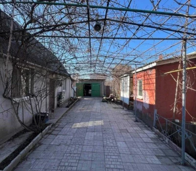 Предлагается к продаже 2 дома на участке