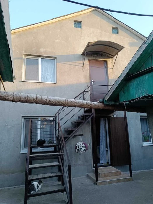 Продам 2 х этажный дом на Слободке.