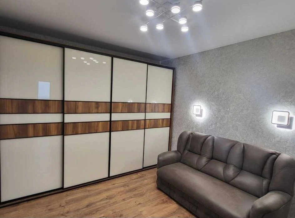 Продам евродвушку с  балконом в новом ЖК на Сахарова