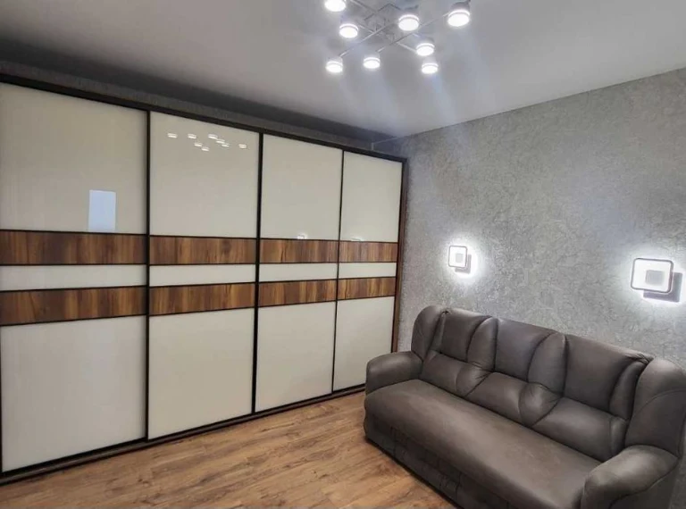 Продам евродвушку с  балконом в новом ЖК на Сахарова