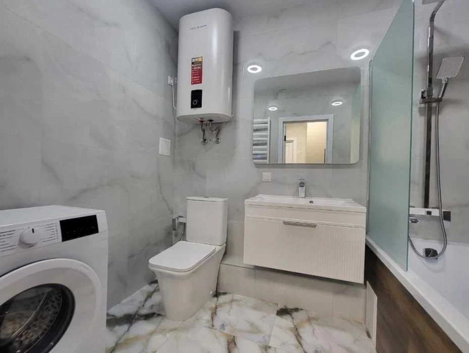 Продам евродвушку с  балконом в новом ЖК на Сахарова