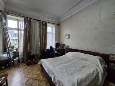 Продам 3-х комнатную квартиру в Центре.