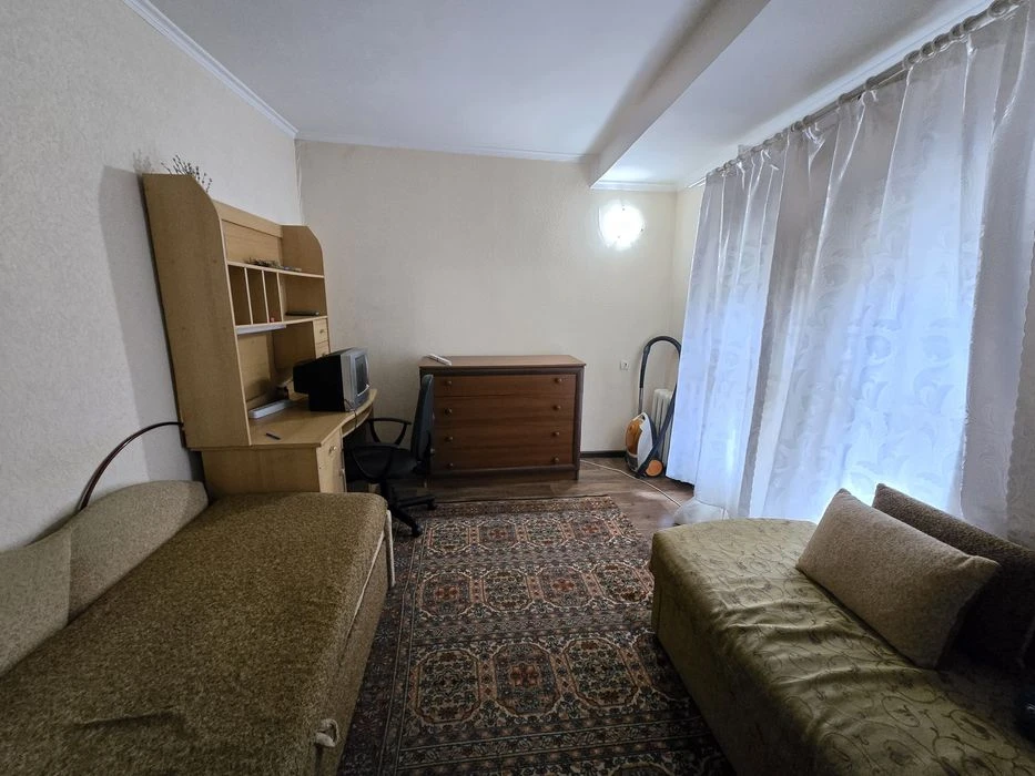 Продам 3-х комнатную квартиру в Центре.