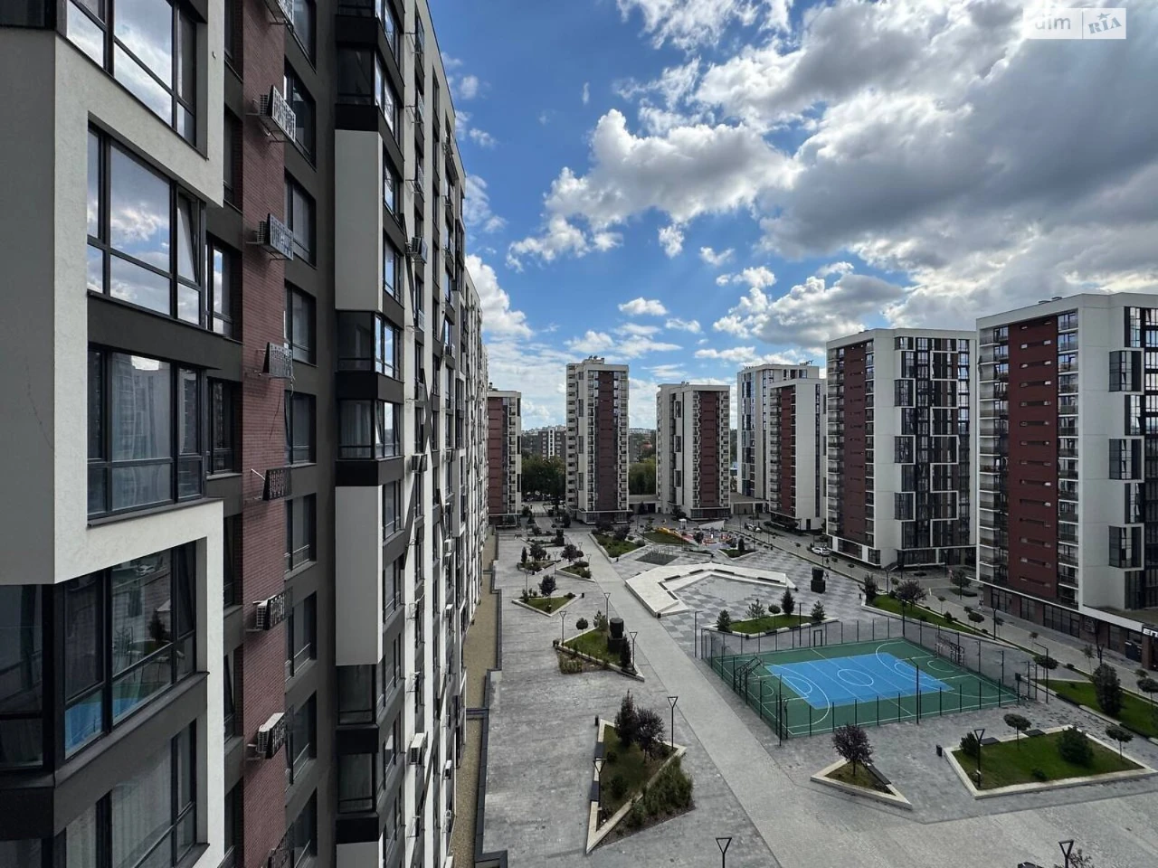 Продаж Квартира Набережна