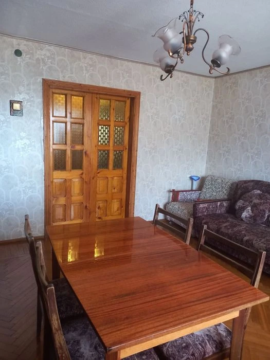 Продам 4 кімнатну квартиру з автономним опаленням