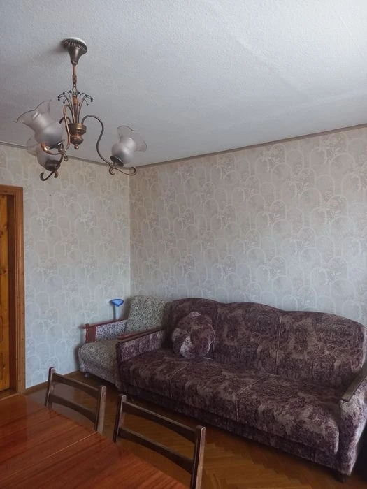 Продам 4 кімнатну квартиру з автономним опаленням