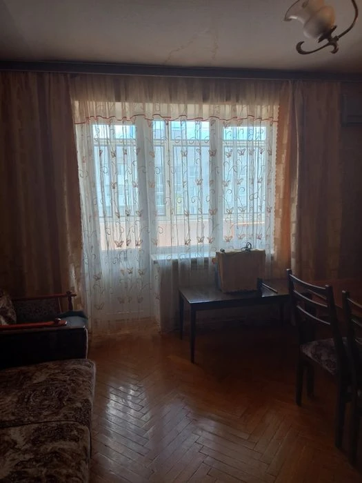 Продам 4 кімнатну квартиру з автономним опаленням