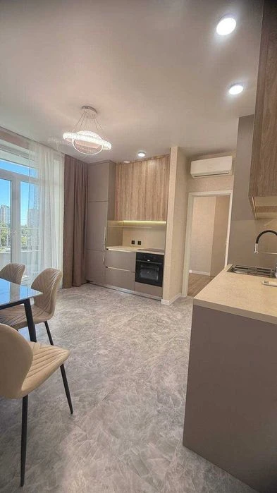 Продам 2-кімнатну квартиру в ЖК «Чотири Сезони» просп. Лесі