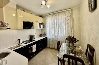 Продам 4-кімнатну квартиру на Давида Ойстраха