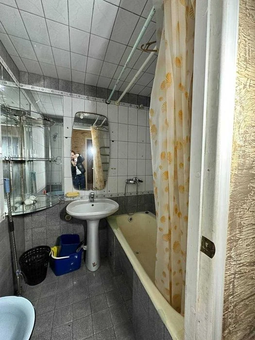 3-кімнатна квартира на 1 поверсі з великим узаконеним балкон