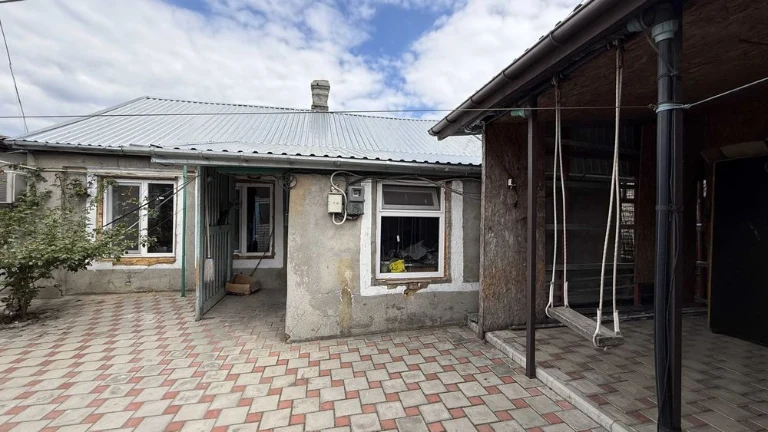 Будинок з Держактом  на Слободці  вул.Агрономічна