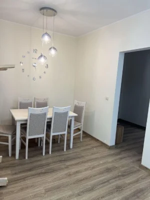 2-кімнатну квартиру з ремонтом, центр міста. Є-відновлення
