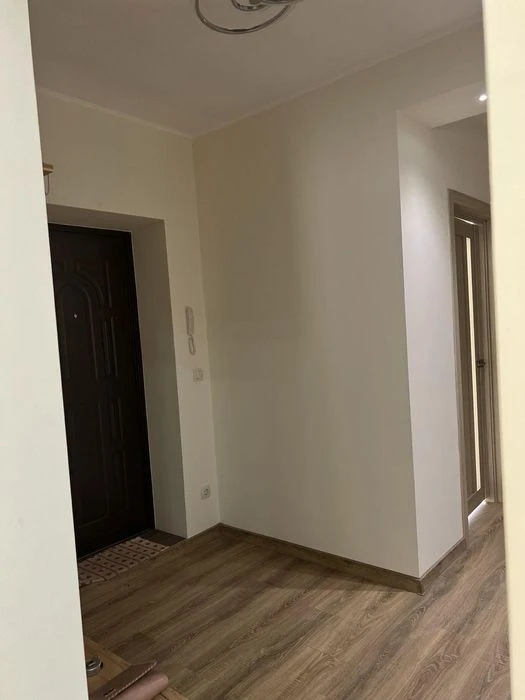 2-кімнатну квартиру з ремонтом, центр міста. Є-відновлення