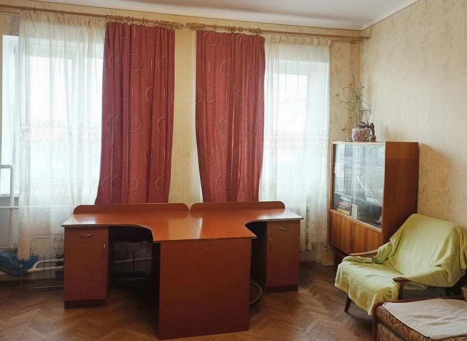 4к з гаражем в центрі. Євідновлення