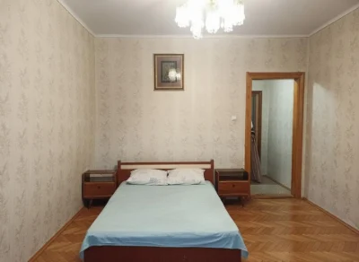 4к з гаражем в центрі. Євідновлення