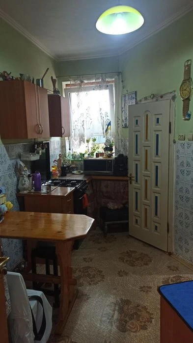 4к з гаражем в центрі. Євідновлення