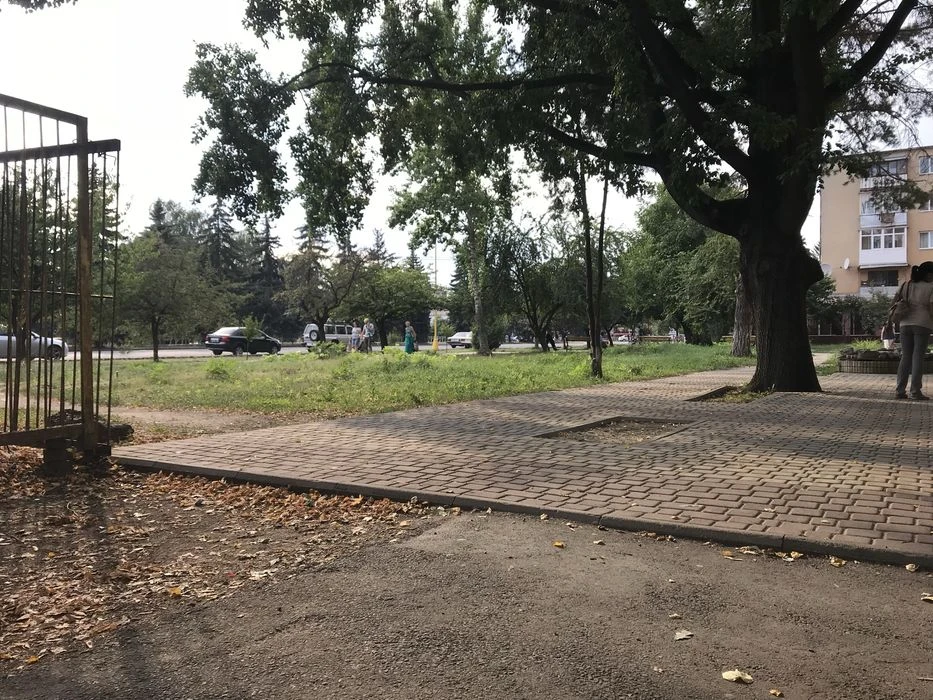 Земельна ділянка під комерційну забудову