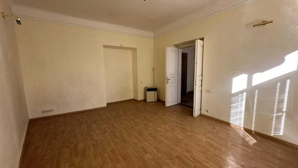 Продаж 2 кімнатної квартири під комерційне приміщення по вул