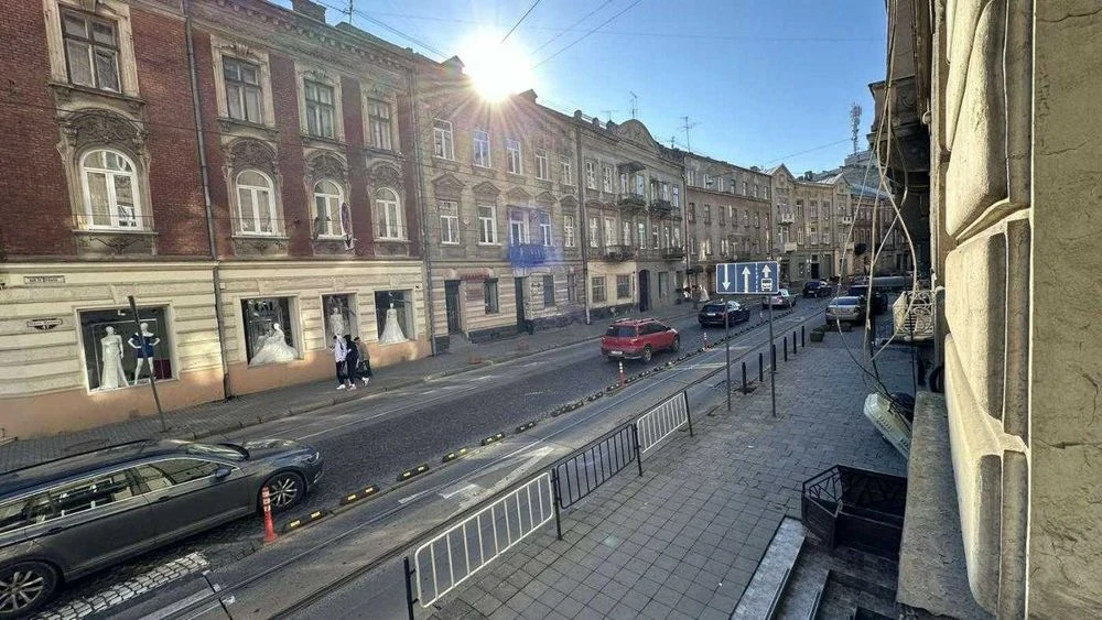 Продаж 2 кімнатної квартири під комерційне приміщення по вул
