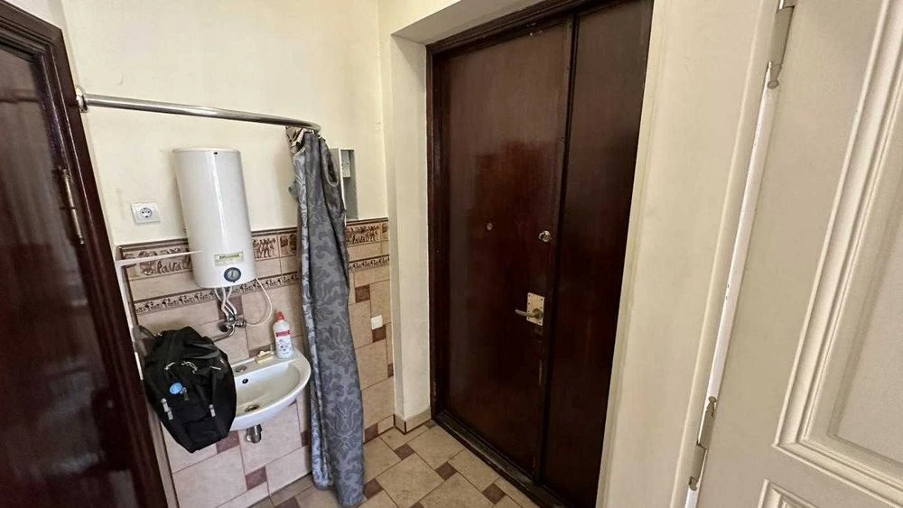 Продаж 2 кімнатної квартири під комерційне приміщення по вул