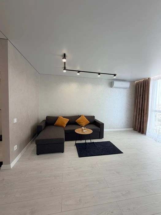Продаж 1-кімнатної квартири 61 м.кв., вул. Рудненська