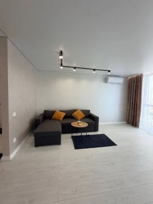 Продаж 1-кімнатної квартири 61 м.кв., вул. Рудненська
