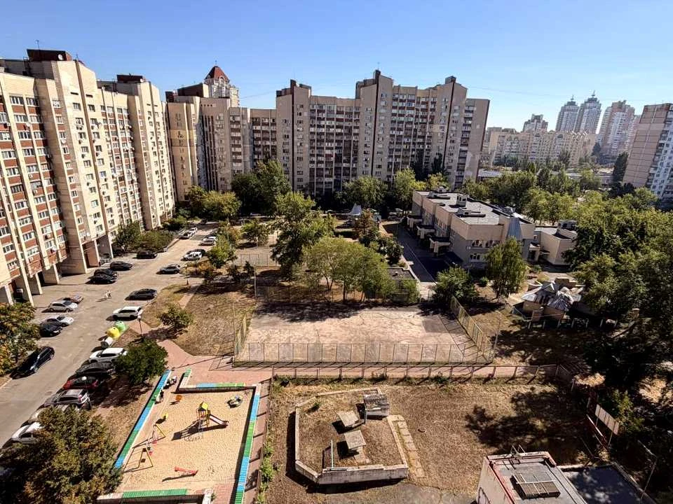 Квартира. Київ, Левка Лук'яненка вул. (Маршала Тимошенка)