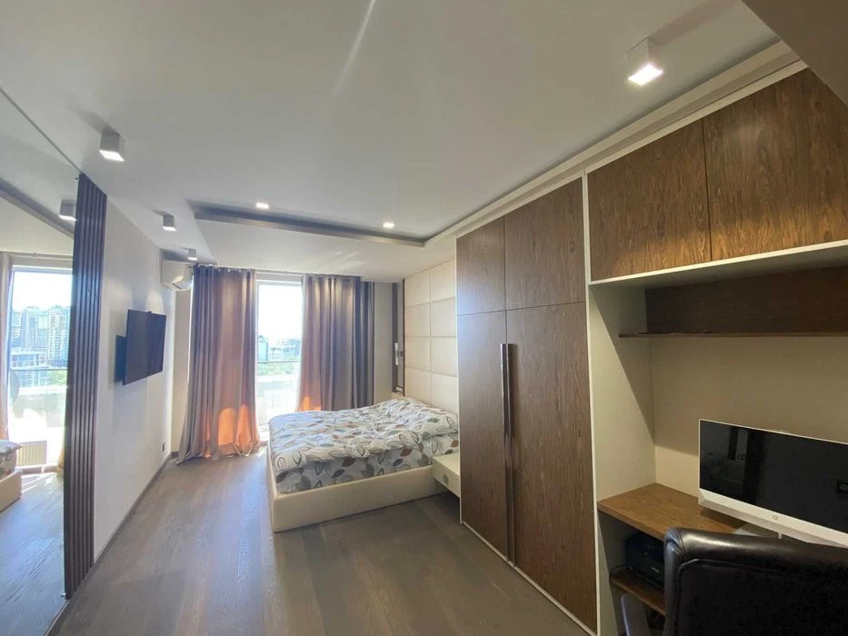 3-кім. квартира євро-варіант. кухня-вітальня 31 м.кв. Панора
