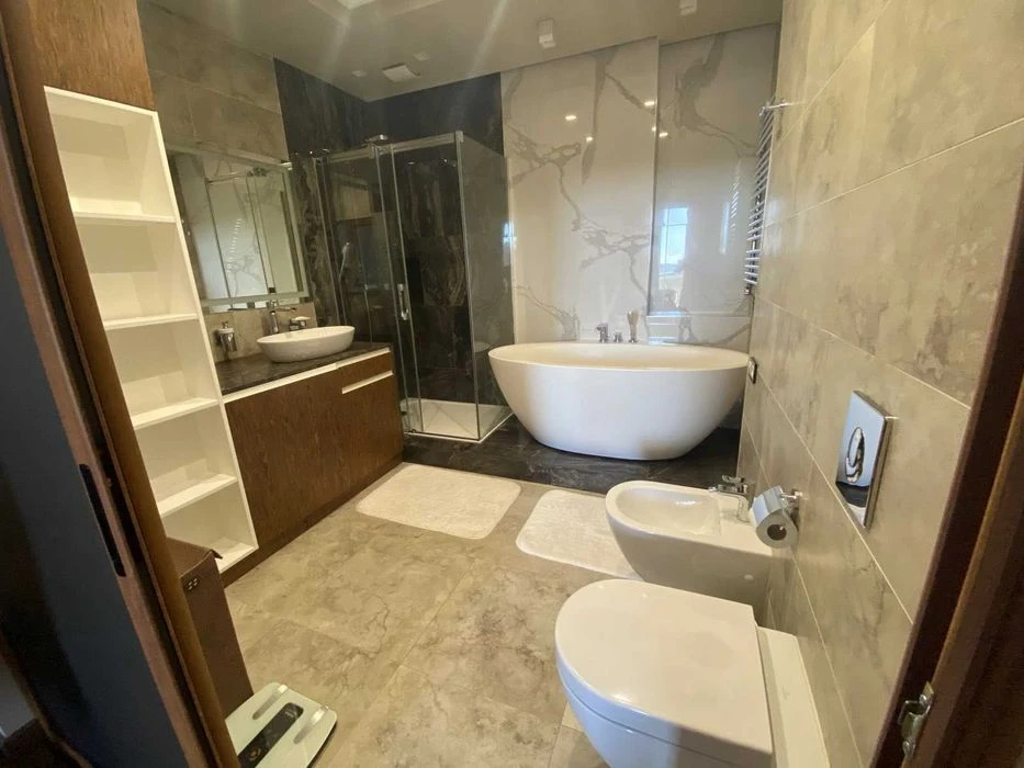 3-кім. квартира євро-варіант. кухня-вітальня 31 м.кв. Панора