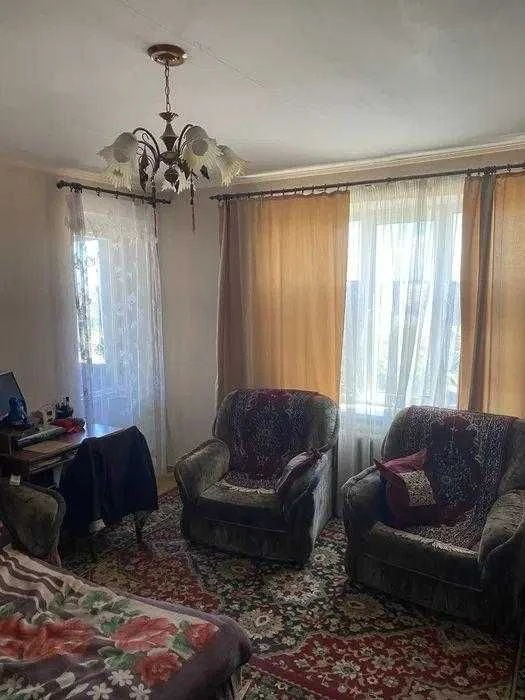 Центр. У продажу 3 кімнатна квартира
