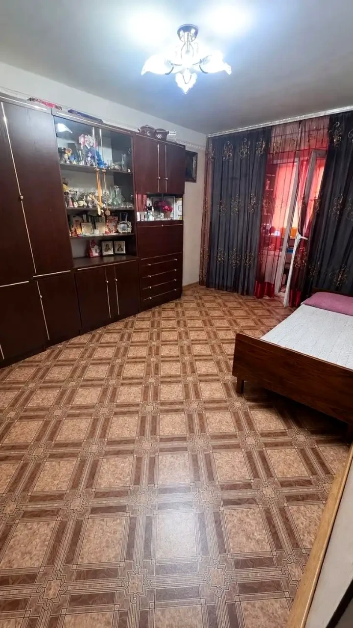 Apartment for sale 1-room. 35.4 m² 6/9 floor.