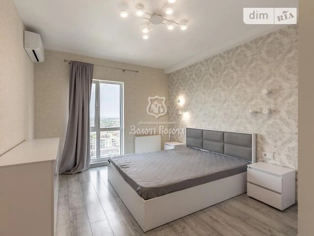 Продаж кімнати 41.1 кв. м на вул. Михайла Максимовича 28Е •
