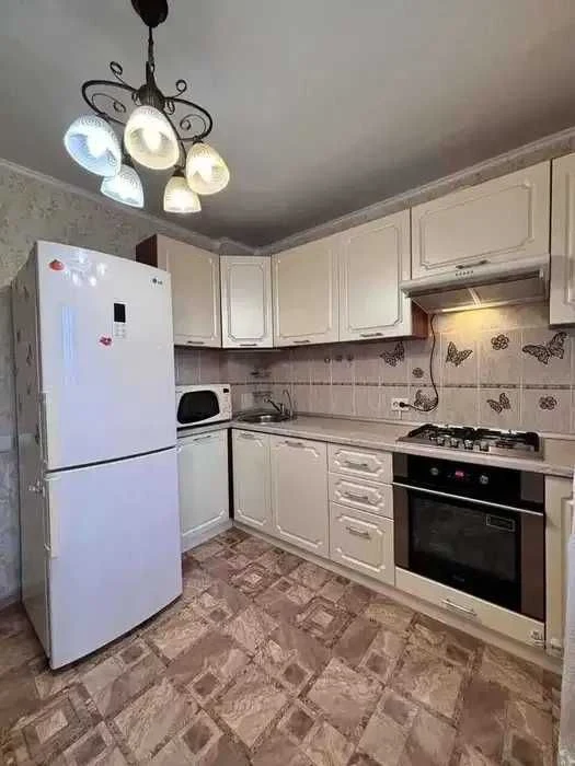 Продам 2к квартиру ж/м Левобережный, Березинка, ТЦ Караван,