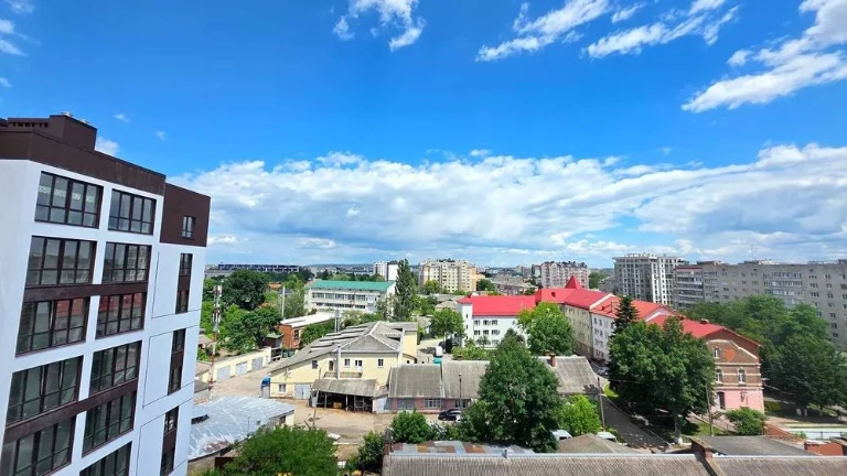 Spectacular 2-room apartment near the city lake! Center