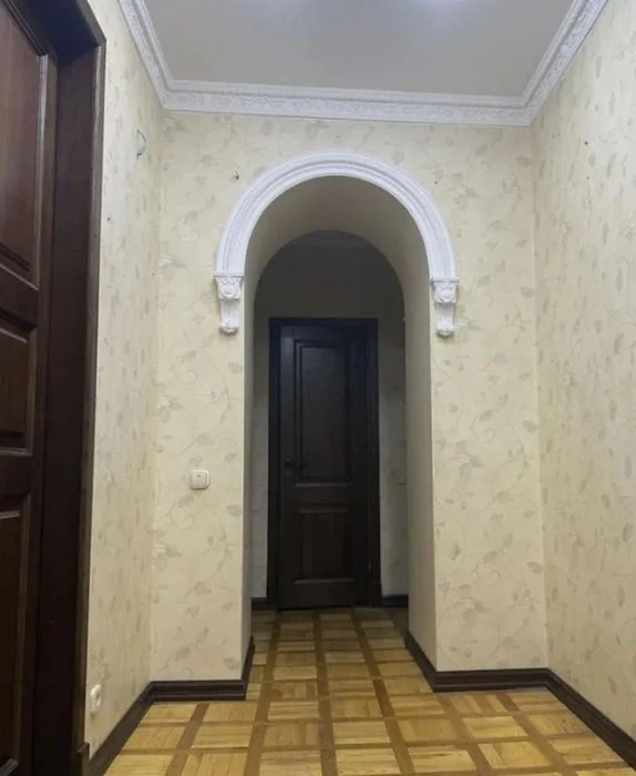 Продам 4-комн квартиру в районе Гончара Олеся ул.