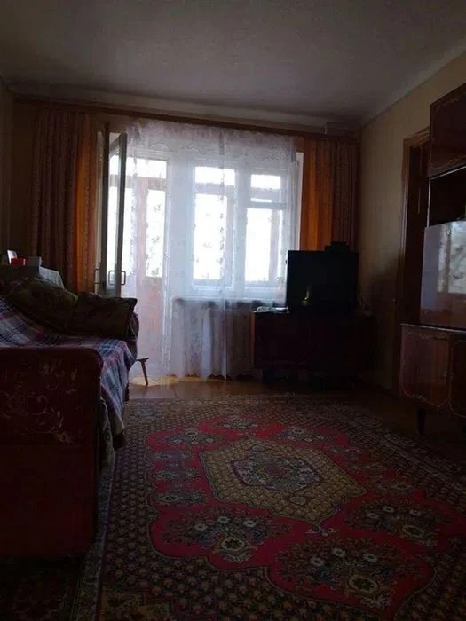 Продам 3-комн квартиру в районе Новоорловская ул.