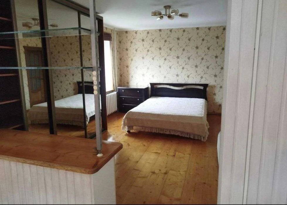 'У прдажу простора 3-кімнатна квартира на вул. Семена Палія